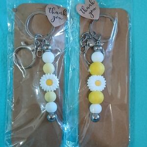 Yellow and White Daisy Keychain Set